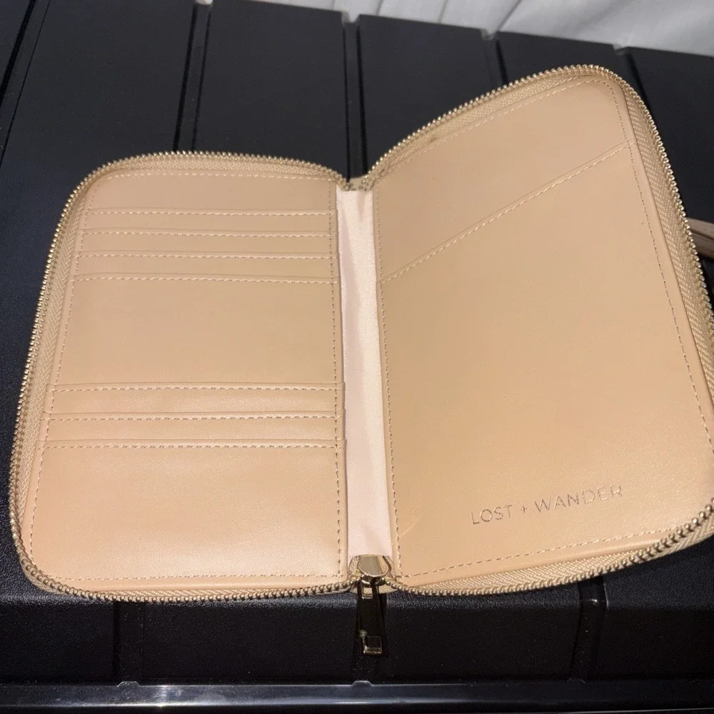 Lost + Wander Worryfree Passport Wallet / Wristlet Tan/Beige- MSRP $40 SEE PICS